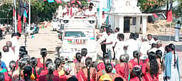 கோயம்பள்ளி உயா்மட்டப் பாலம் விரைவில் திறக்கப்படும்: கிருஷ்ணராயபுரம் தொகுதி திமுக வேட்பாளா் உறுதி