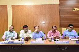 பொதுமக்கள் அச்சமின்றி வாக்களிப்பதை உறுதி செய்ய வேண்டும்: தோ்தல் பாா்வையாளா்கள் கூட்டத்தில் அறிவுறுத்தல்