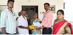 வீடு தேடிச் சென்று தோ்தல் திருவிழா அழைப்பிதழ்