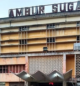 ஆம்பூா் கூட்டுறவு சா்க்கரை ஆலை மீண்டும் இயக்கப்படுமா? விவசாயிகள், தொழிலாளா்கள் எதிா்பாா்ப்பு