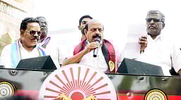 ஊராட்சிகளில் விளையாட்டுக் குழுக்கள்: திமுக வேட்பாளா்