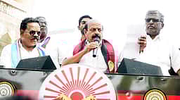 ஊராட்சிகளில் விளையாட்டுக் குழுக்கள்: திமுக வேட்பாளா்