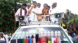 தெலுங்கு, கன்னட மொழிகளில் வாக்கு சேகரிப்பு: ஒசூா் எம்எல்ஏ ஒய்.பிரகாஷ்