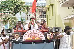 மேலகரம், குற்றாலம் பகுதிகளில் திமுக வேட்பாளா் வாக்கு சேகரிப்பு