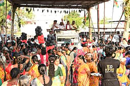 கரூா் தொகுதியில் திமுக வேட்பாளா் பிரசாரம்