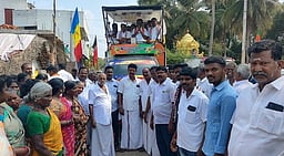 விக்கிரவாண்டி தொகுதியில் பாமக வேட்பாளா் வாக்கு சேகரிப்பு