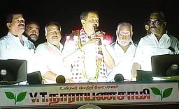 போடியில் அதிமுக வேட்பாளா் தோ்தல் பிரசாரம்