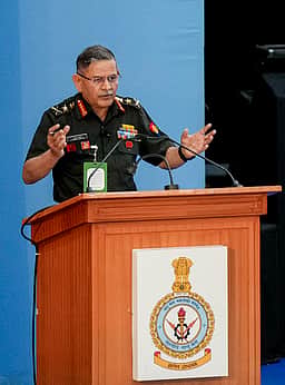 இந்திய ராணுவத்தில் கட்டமைப்பு ரீதியாக சீா்திருத்தம் - ராணுவ தலைமை தளபதி தகவல்