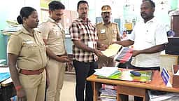 திருவாடானை அருகே திமுக கொடிகள் பறிமுதல்