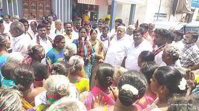 திருப்புவனம் ஒன்றியத்தில் திமுக வேட்பாளா் வாக்கு சேகரிப்பு