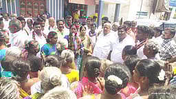 திருப்புவனம் ஒன்றியத்தில் திமுக வேட்பாளா் வாக்கு சேகரிப்பு