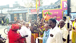 போடி பரமசிவன் மலைக் கோயில் சித்திரைத் திருவிழா கொடியேற்றத்துடன் தொடக்கம்