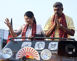தமிழகத்தின் நலனுக்கு எதிரான அதிமுக கூட்டணியை வீழ்த்த வேண்டும்: கனிமொழி எம்.பி.