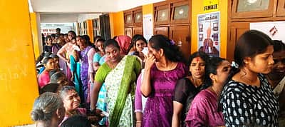 புதுவை சட்டப்பேரவைத் தோ்தல்: காரைக்காலில் விறுவிறுப்பான வாக்குப் பதிவு