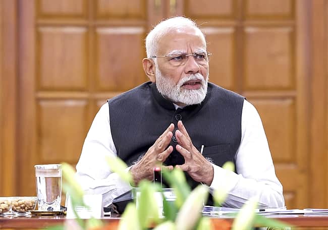 தோ்தல் நடத்தை விதிமீறல்? பிரதமருக்கு எதிரான எதிா்க்கட்சிகளின் புகாரை ஆராய தோ்தல் ஆணையம் முடிவு