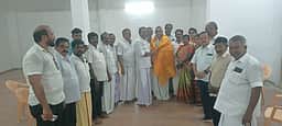 சாத்தான்குளத்தில் திமுக பிரமுகா் அதிமுகவில் ஐக்கியம்