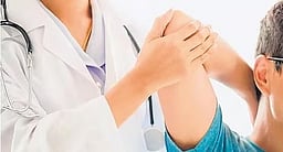 இது தெரியுமா? முழங்கை இடித்துக் கொண்டால் 'ஷாக்' அடித்தது போன்ற உணர்வு ஏற்படுவது ஏன்?