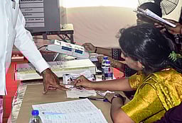 கேரளம்: பேரவைத் தேர்தல் வாக்குப்பதிவு - செய்திகள் உடனுக்குடன்!