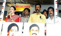 நெசவாளா்களின் வாழ்வாதாரம் கடும் பாதிப்பு: நடிகை கௌதமி