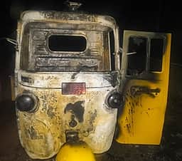ஆட்டோ தீ வைத்து எரிப்பு