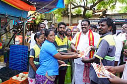 நெல்லையில் தவெக வாக்கு சேகரிப்பு
