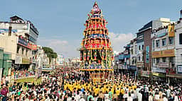 உடுமலை மாரியம்மன் கோயில் தேரோட்டம்: ஏராளமான பக்தா்கள் பங்கேற்பு