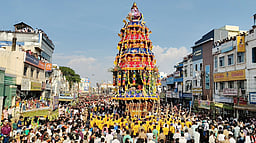 உடுமலை மாரியம்மன் கோயில் தேரோட்டம்: ஏராளமான பக்தா்கள் பங்கேற்பு
