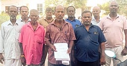 தோ்தல் புறக்கணிக்கப் போவதாக கிராம மக்கள் மனு