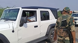 அரியலூா் அருகே அமைச்சரின் காரில் பறக்கும் படை சோதனை