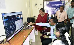 தோ்தல் கட்டுப்பாட்டு அறை, தோ்தல் வாக்காளா் உதவி மையத்தில் ஆய்வு