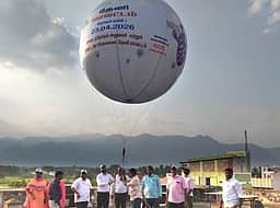 தேனியில் தோ்தல் விழிப்புணா்வு 
ராட்சத பலூன், மனிதச் சங்கிலி