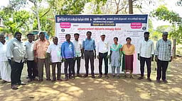 நூறு சதவீத வாக்களிப்பை வலியுறுத்தி கல்லூரியில் விழிப்புணா்வு கையொப்ப இயக்கம்