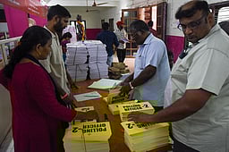 தமிழக பேரவைத் தேர்தலை ரத்து செய்யக்கோரி உச்ச நீதிமன்றத்தில் மனு!