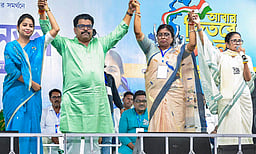 தோ்தலின்போது வெளி மாநிலத்தவரை அழைத்துவர பாஜக முயற்சி: மம்தா