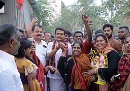 மக்களின் ஆதரவால் வெற்றியை நோக்கி பயணிக்கிறோம்: வி.செந்தில்பாலாஜி