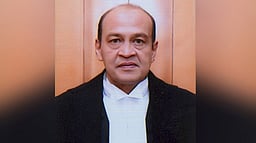 வீட்டில் பணம் கண்டறியப்பட்ட விவகாரத்தில் உயா்நீதிமன்ற நீதிபதி யஷ்வந்த் வர்மா ராஜிநாமா