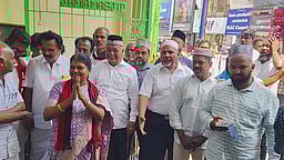 திமுக வேட்பாளா் வாக்கு சேகரிப்பு