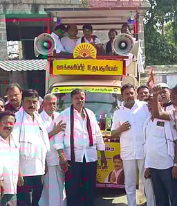 ஆற்காடு நகரில் திமுக வேட்பாளா் வாக்கு சேகரிப்பு