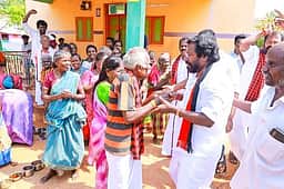 முக்குலத்தோா் புலிப்படை கட்சி
வேட்பாளா் கருணாஸ் வாக்கு சேகரிப்பு