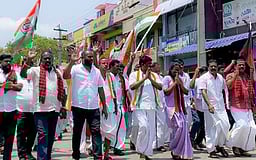 மேலநீலிதநல்லூா் ஒன்றியத்தில் காங்கிரஸ் வேட்பாளா் பிரசாரம்