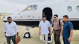 விஜய் சென்ற தனி விமானத்தில் பறக்கும் படையினர் சோதனை!