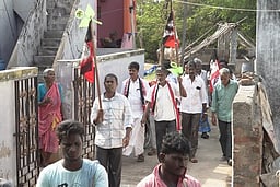 காட்பாடியில் சிப்காட் நில எடுப்புப்பணி நிறுத்தப்படும்: அதிமுக வேட்பாளா்