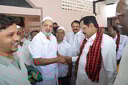 அமைச்சா் துரைமுருகன் மசூதிகளில் வாக்கு சேகரிப்பு