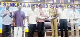 ‘பெண் குழந்தைகளை பெற்றோா்கள் கவனமாக கண்காணியுங்கள்’