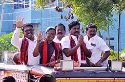 செங்கோட்டையில் மதிமுக வேட்பாளா் வாக்கு சேகரிப்பு