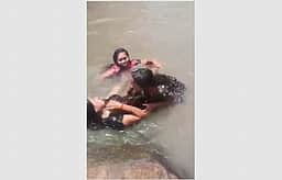 செல்ஃபி மோகம் - ஆந்திரத்தில் அருவியில் மூழ்கி 3 மாணவிகள் பலி  