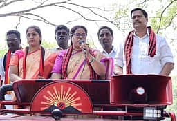 தொகுதி இளைஞா்களுக்கு வேலைவாய்ப்பு கிடைக்க விரைவில் சிப்காட்: 
ஜோலாா்பேட்டை திமுக வேட்பாளா் கவிதா தண்டபாணி வாக்குறுதி