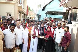 பெருவிளை பகுதியில் திமுக வேட்பாளா் வாக்கு சேகரிப்பு
