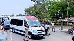 விஜய்யின் வாகனத்தில் பறக்கும் படை சோதனை!