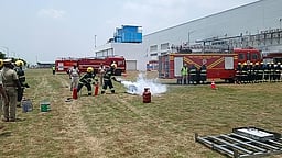 தூத்துக்குடி காா் தொழிற்சாலையில்
தீயணைப்பு ஒத்திகை